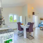 Queen's Pearl - Ninske Vodice *