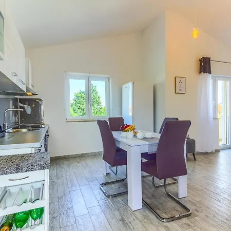 Apartment Queen's Pearl - Ninske Vodice *