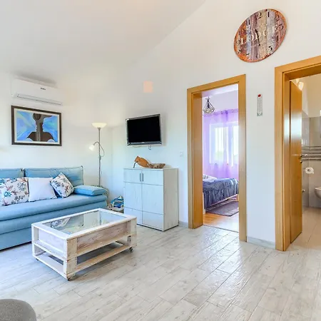 Queen's Pearl - Ninske Vodice *