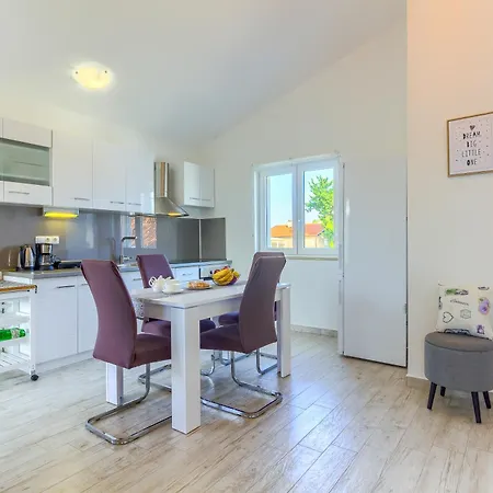 Queen's Pearl - Ninske Vodice