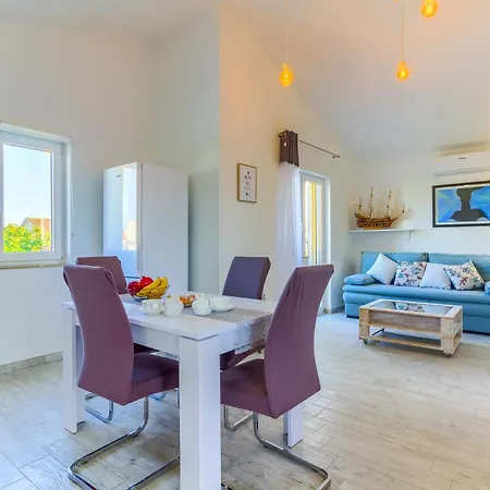Queen's Pearl - Ninske Vodice