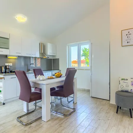 Апартаменты Queen's Pearl - Ninske Vodice