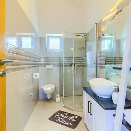 Queen's Pearl - Ninske Vodice Апартаменты
