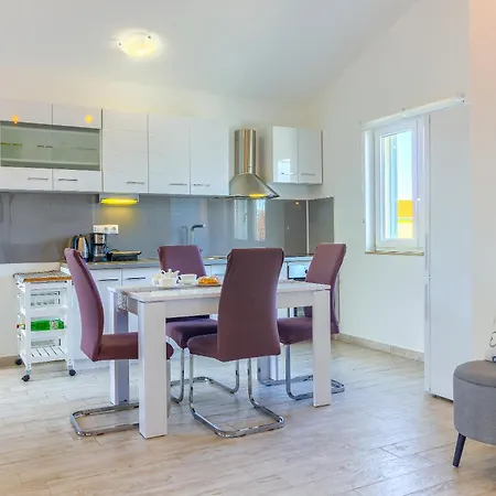 Queen's Pearl - Ninske Vodice Апартаменты