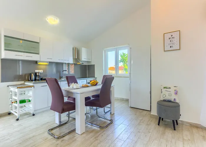 Апартаменты Queen's Pearl - Ninske Vodice